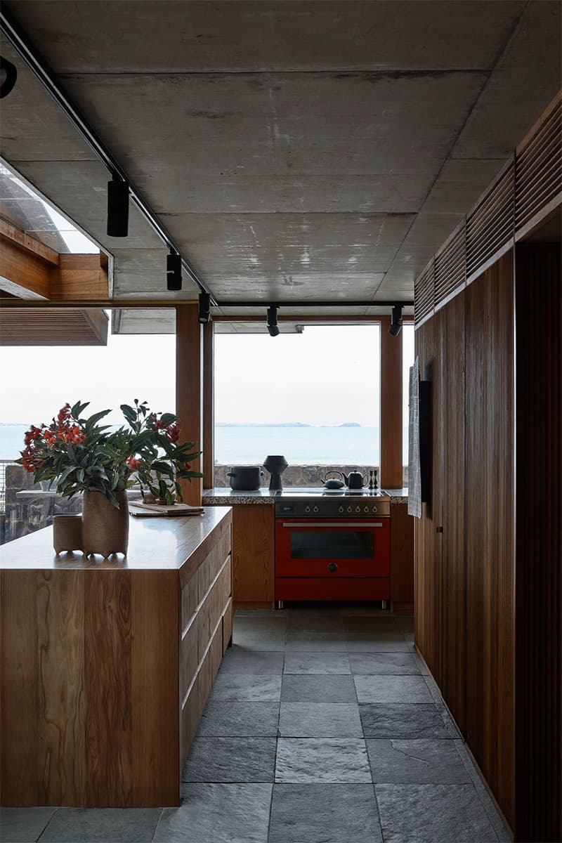 Природный интерьер дома на австралийском побережье – проект Kennedy Nolan