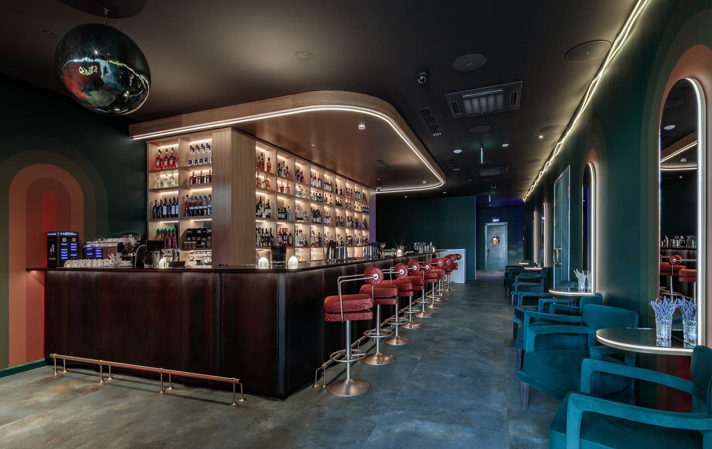 Праздничный интерьер караоке-бара в стиле 1950-х – проект бюро ARCHPOINT