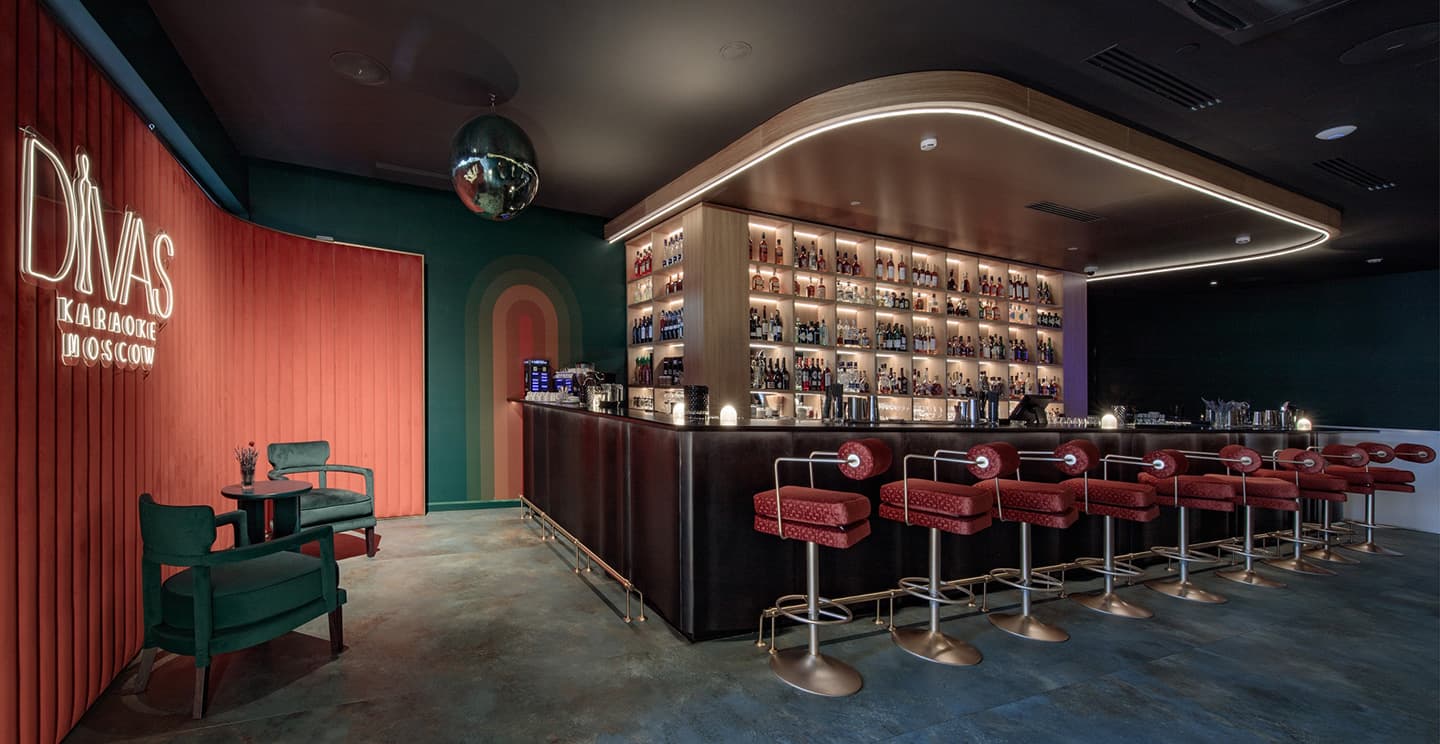 Праздничный интерьер караоке-бара в стиле 1950-х – проект бюро ARCHPOINT