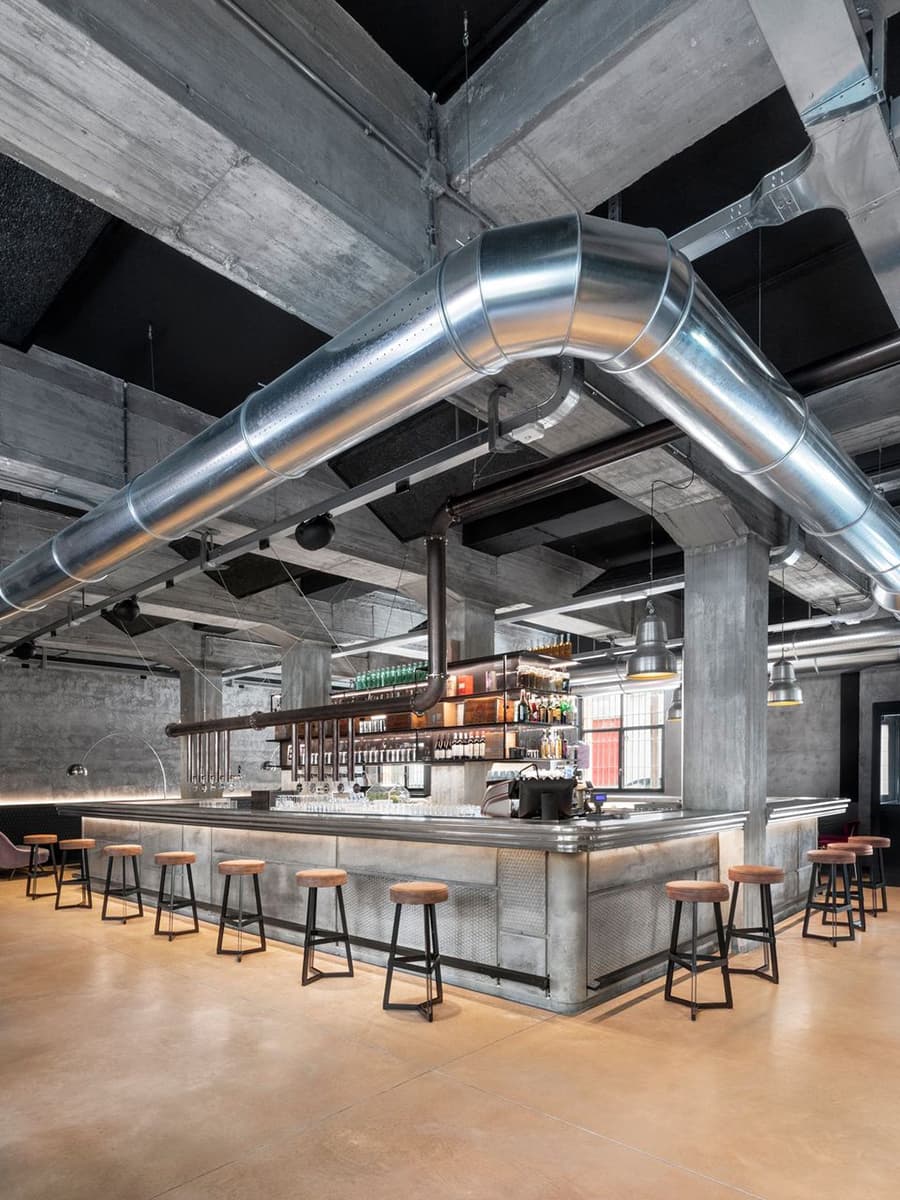 Фактурный интерьер итальянского бара-ресторана – проект студии lamatilde