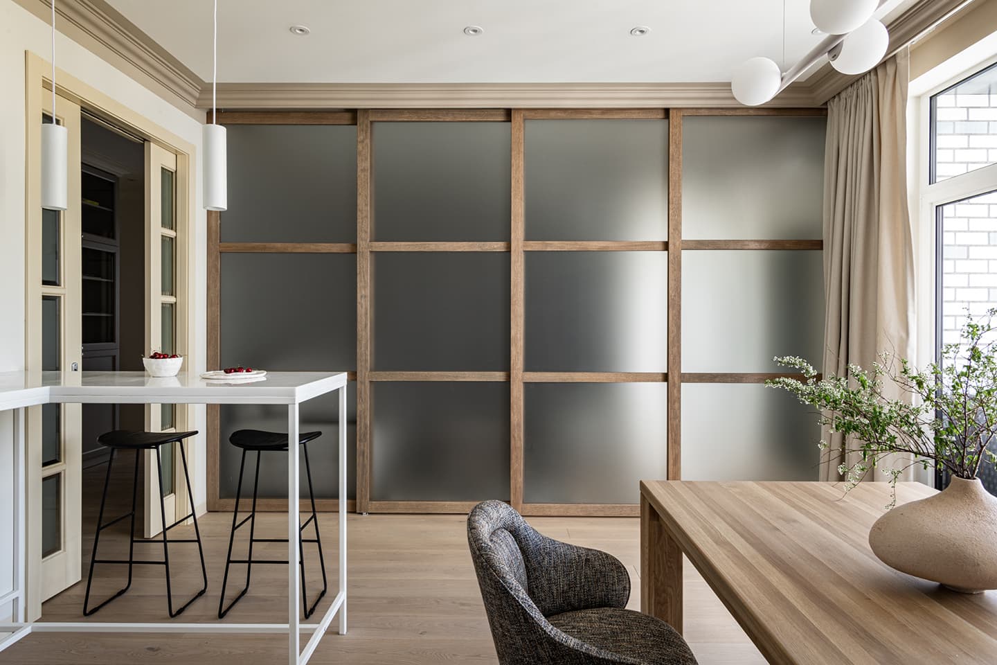 Гармоничный микс разных стилей и характеров в интерьере семейной квартиры – проект Татьяны Безверхой