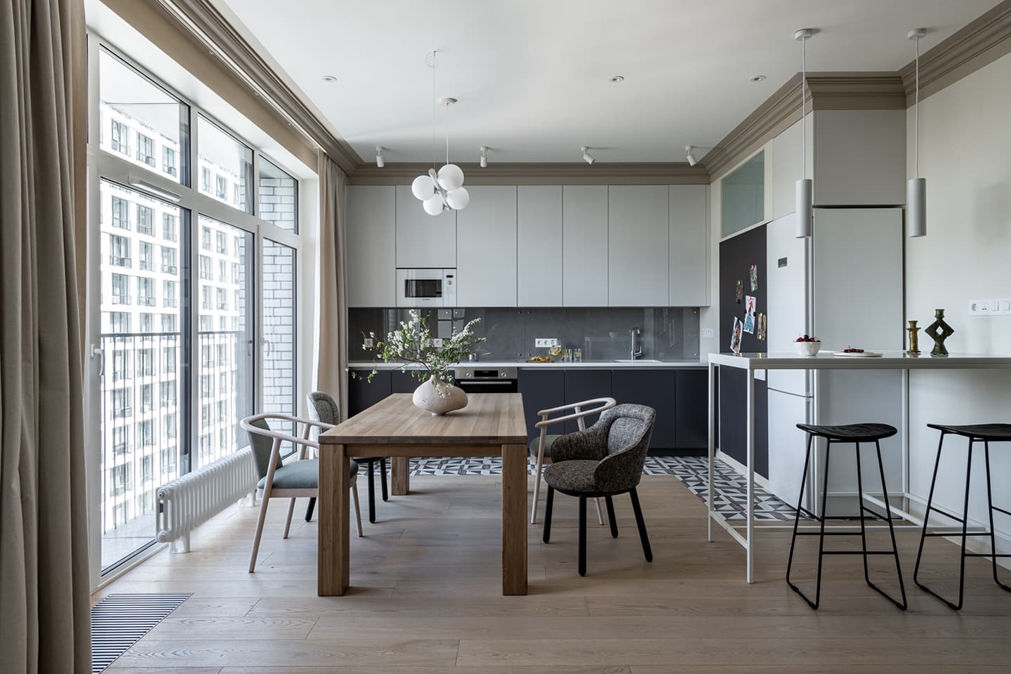 Гармоничный микс разных стилей и характеров в интерьере семейной квартиры – проект Татьяны Безверхой