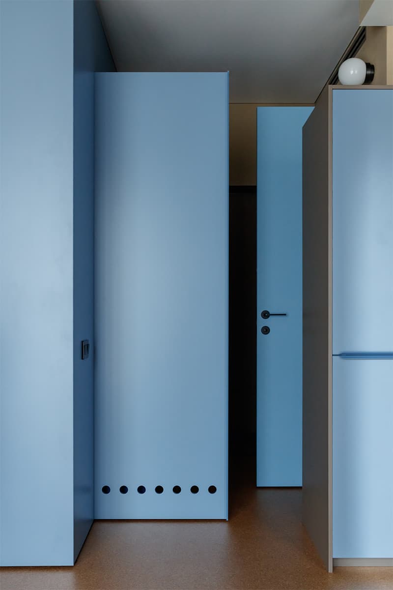 Интерьер небольшой квартиры с кухней-нишей – проект студии DVEKATI