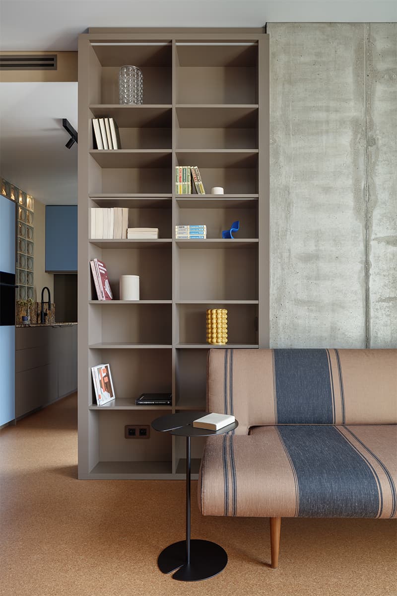 Интерьер небольшой квартиры с кухней-нишей – проект студии DVEKATI