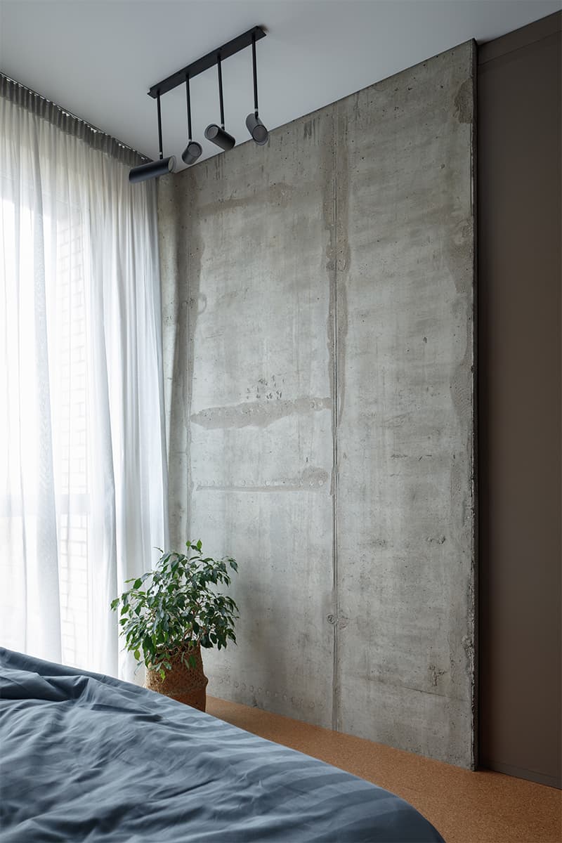 Интерьер небольшой квартиры с кухней-нишей – проект студии DVEKATI