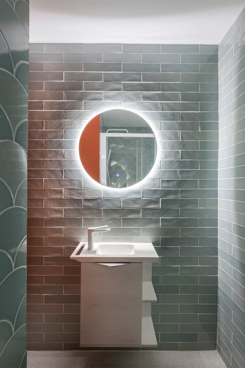 Трансформация старого галантерейного магазина в модную квартиру-студию – проект OOIIO Arquitectura