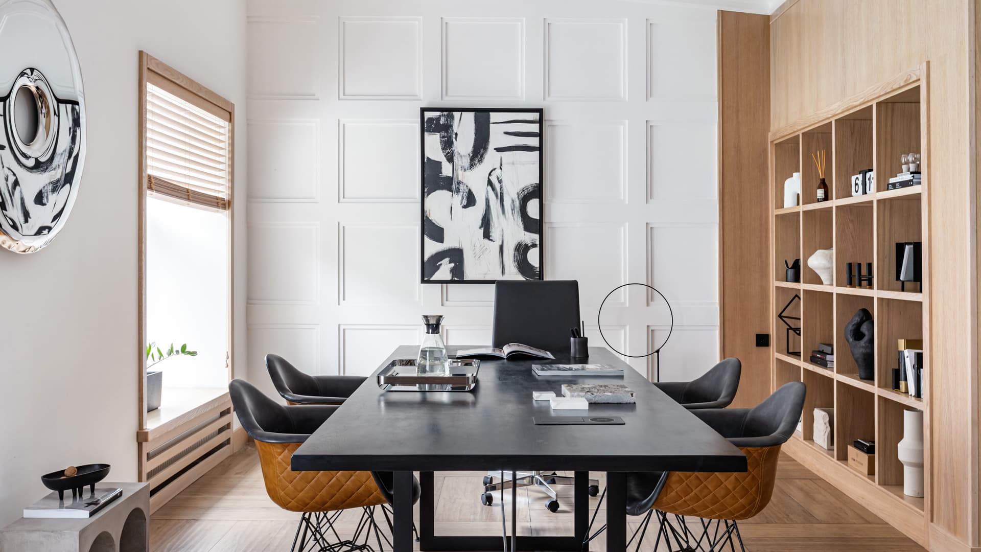 Умеренность и лаконичность в интерьере мини-офиса – проект студии «Мастерская декоратора»