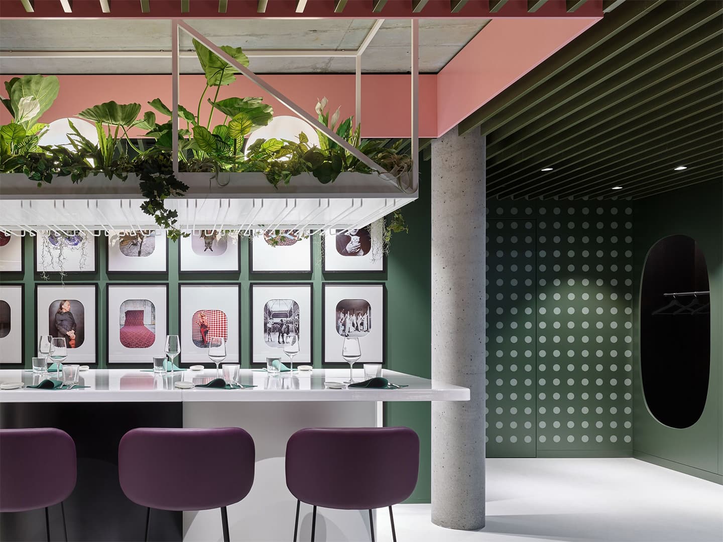 Буйство красок и фактур в интерьере немецкого ресторана – проект Ippolito Fleitz Group