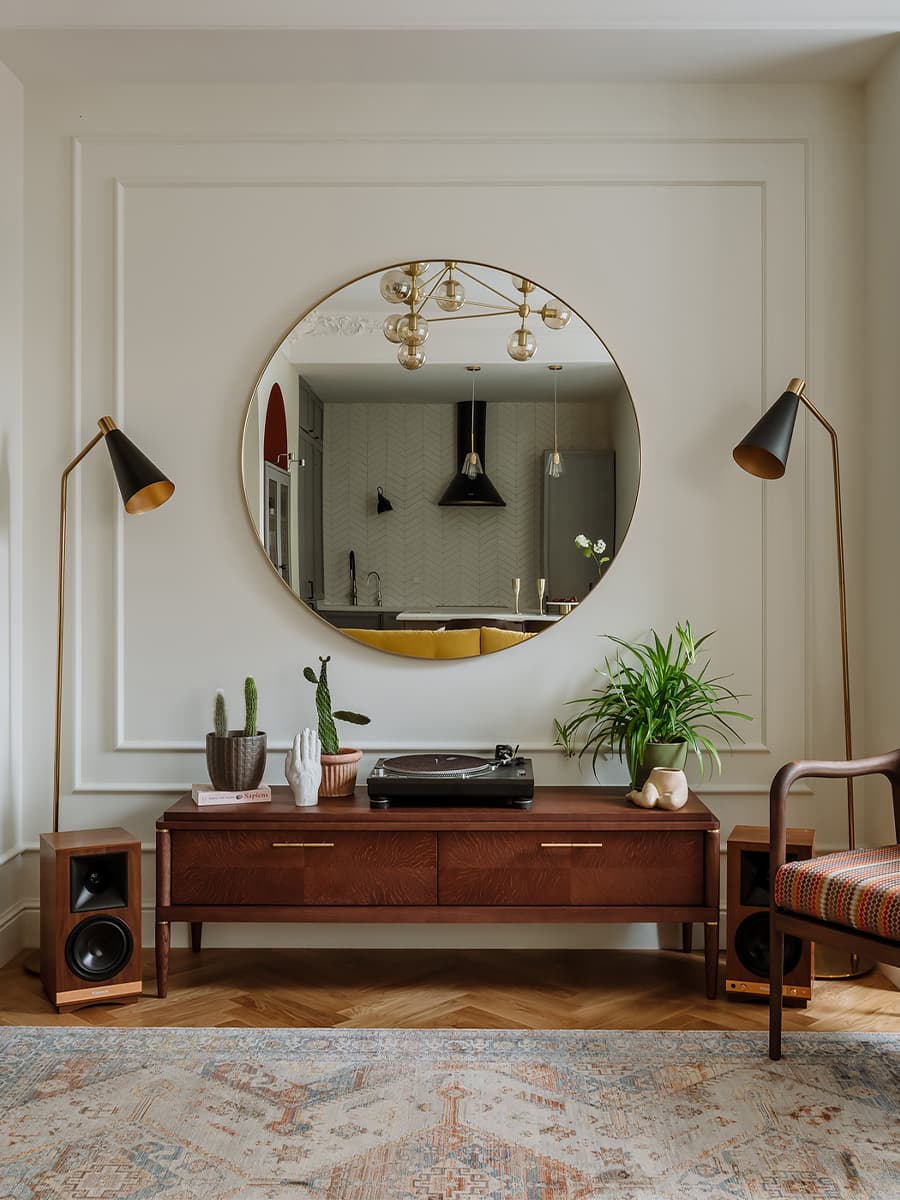 Интерьер, вдохновленный работами художника-абстракциониста Юрия Злотникова – проект Татьяны Красиковой