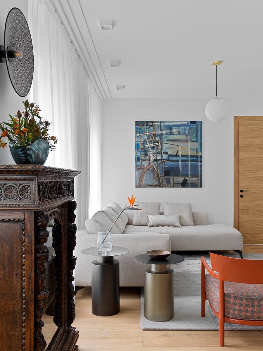 Строгий интерьер квартиры для молодой женщины-юриста – проект Алисы Басовой