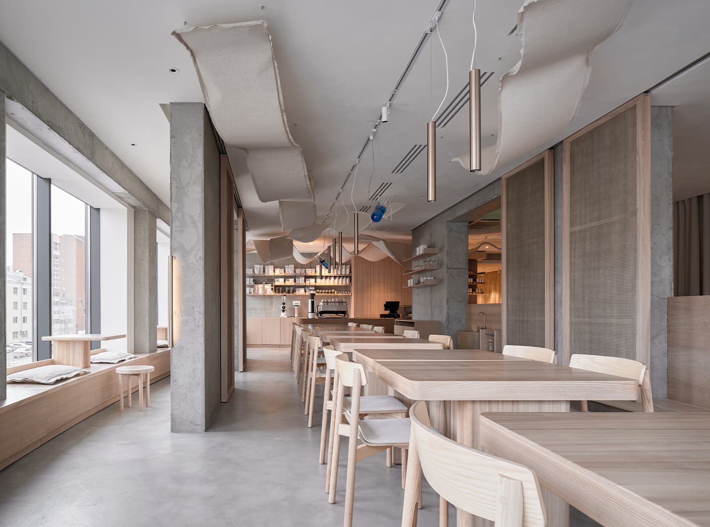 Уютный интерьер ресторана в индустриальных декорациях – проект DA Bureau