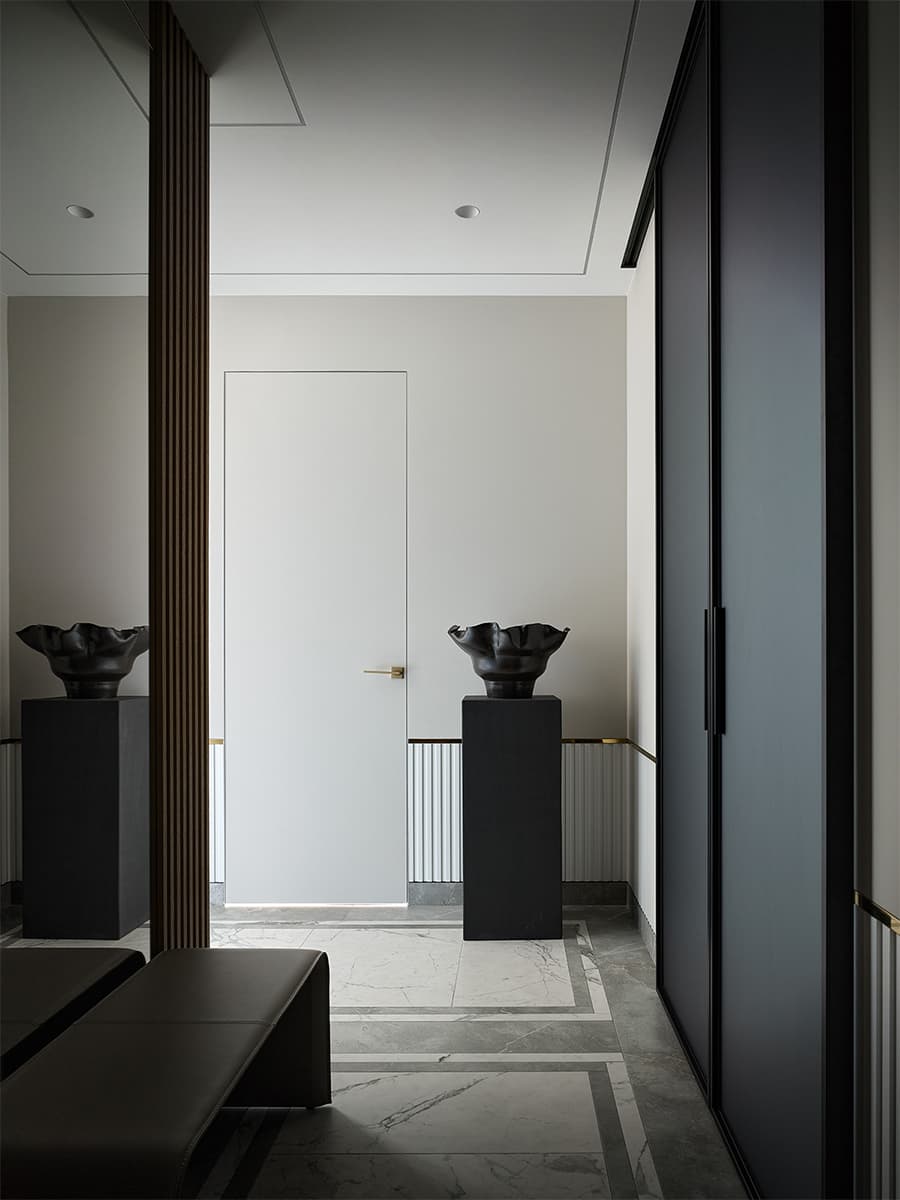 Интерьер квартиры в стиле контемпорари с настоящим камином – проект студии ARCHBUTIK