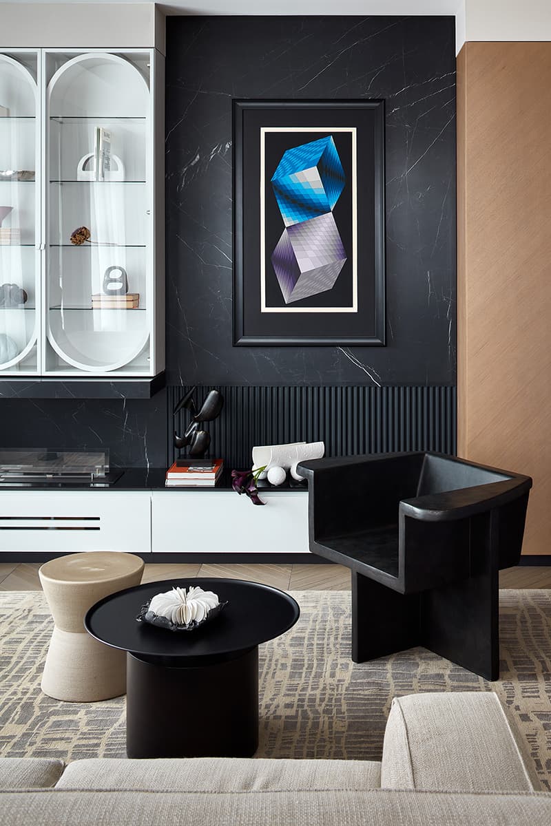 Интерьер квартиры в стиле контемпорари с настоящим камином – проект студии ARCHBUTIK