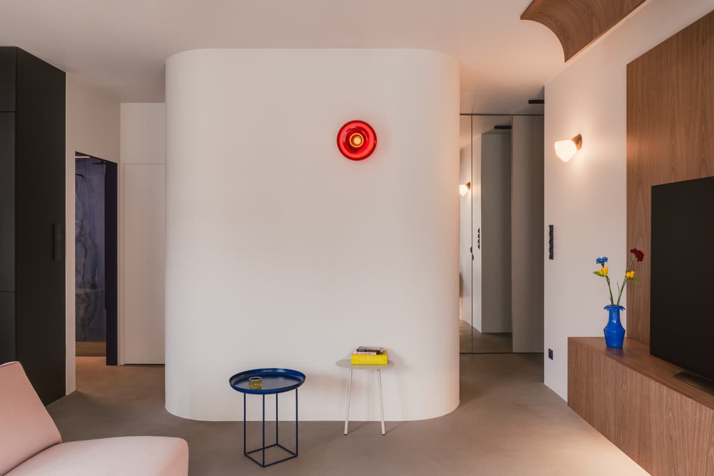 Насыщенный интерьер уютной квартиры в Кракове – проект Mistovia Studio