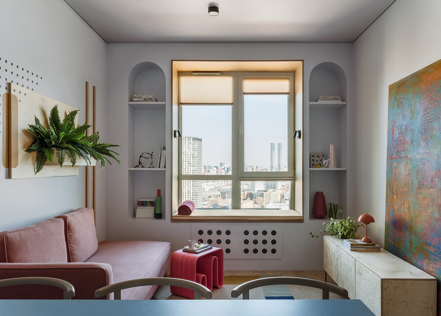 Живописный интерьер, вдохновленный современным искусством – проект Via Interior Buro