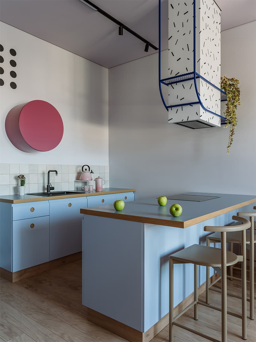 Живописный интерьер, вдохновленный современным искусством – проект Via Interior Buro