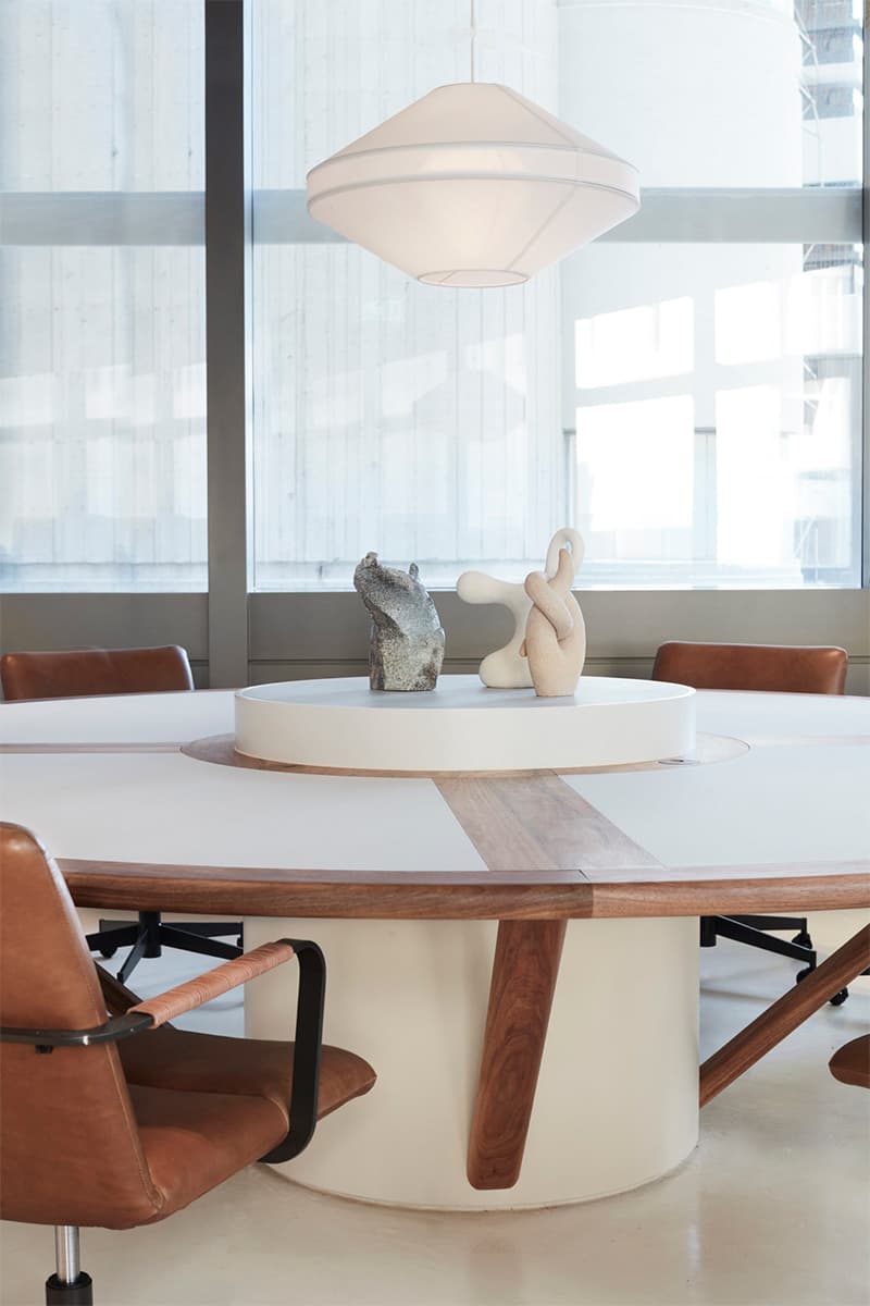 Фешенебельный интерьер офиса с атмосферой культовых фильмов о Джеймсе Бонде – проект YSG Studio