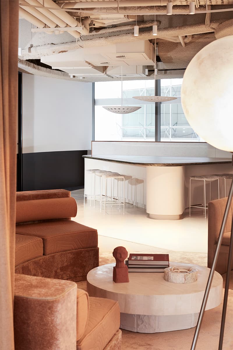 Фешенебельный интерьер офиса с атмосферой культовых фильмов о Джеймсе Бонде – проект YSG Studio