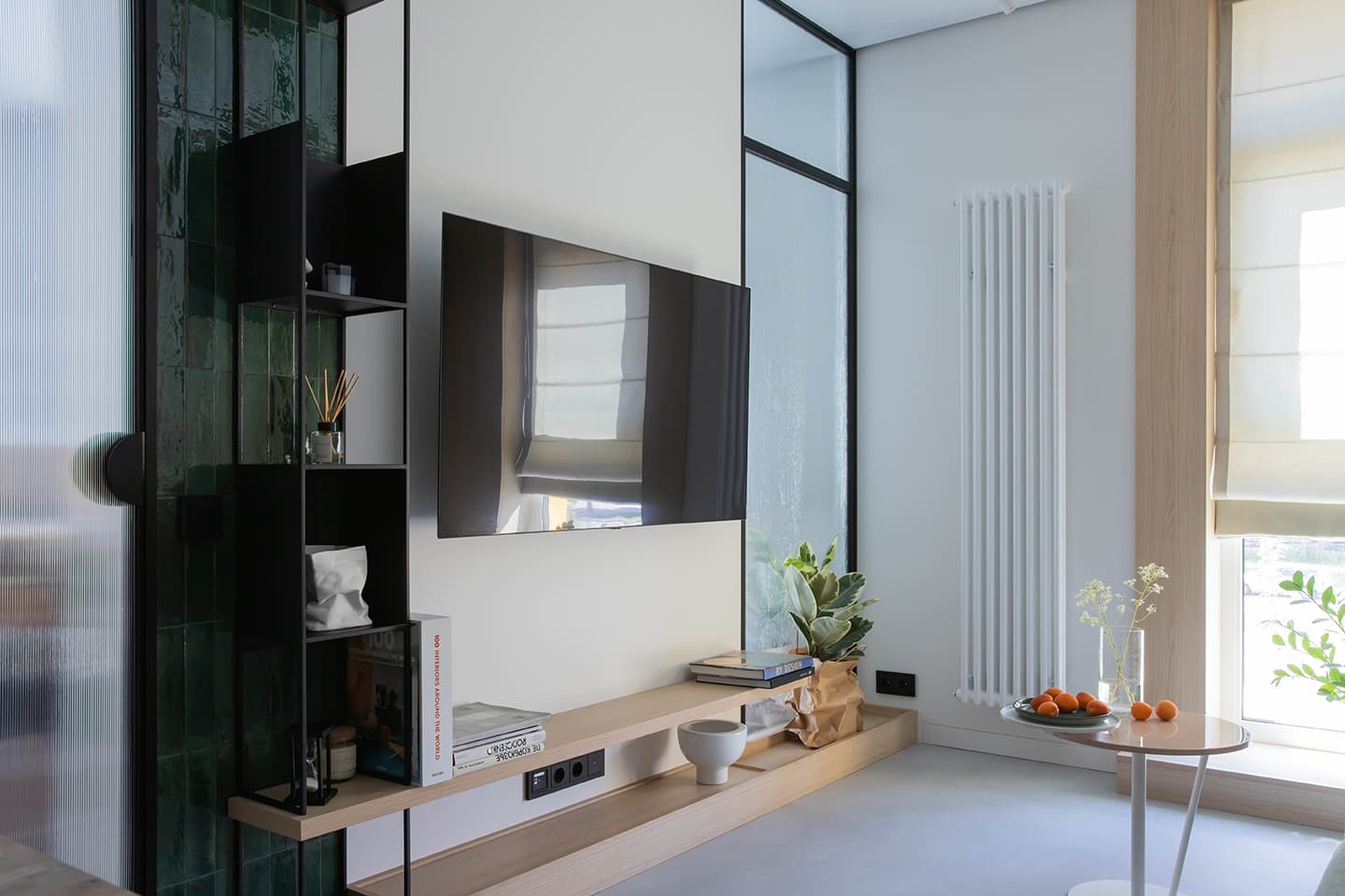 Природные акценты и деревянные рейки в интерьере семейной квартиры – проект Алены Жаворонковой