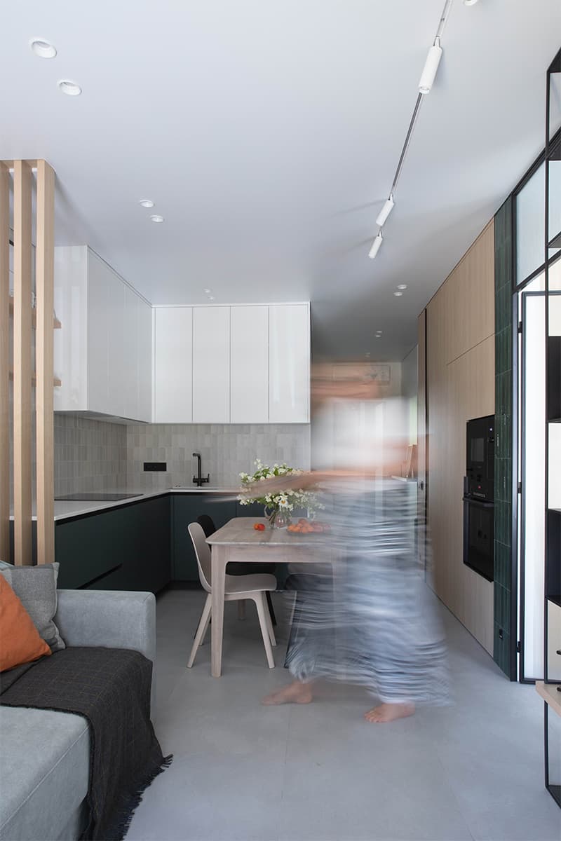 Природные акценты и деревянные рейки в интерьере семейной квартиры – проект Алены Жаворонковой