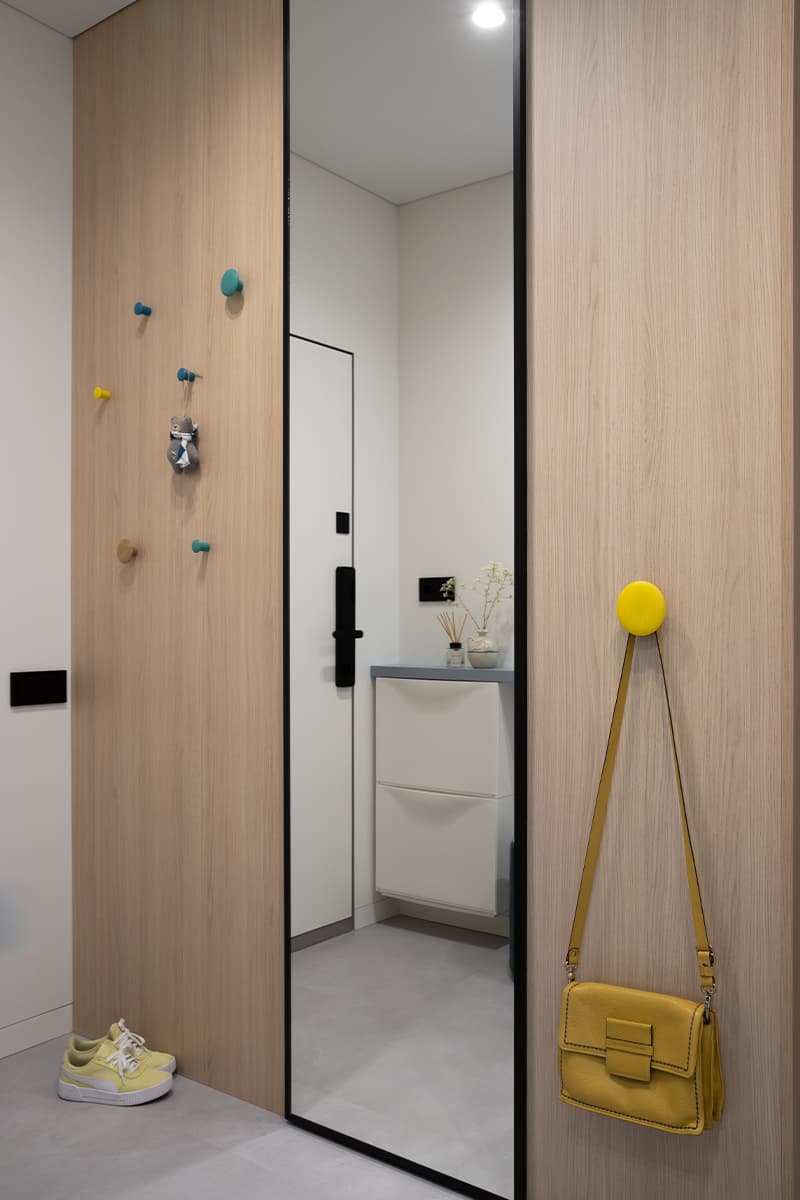 Природные акценты и деревянные рейки в интерьере семейной квартиры – проект Алены Жаворонковой