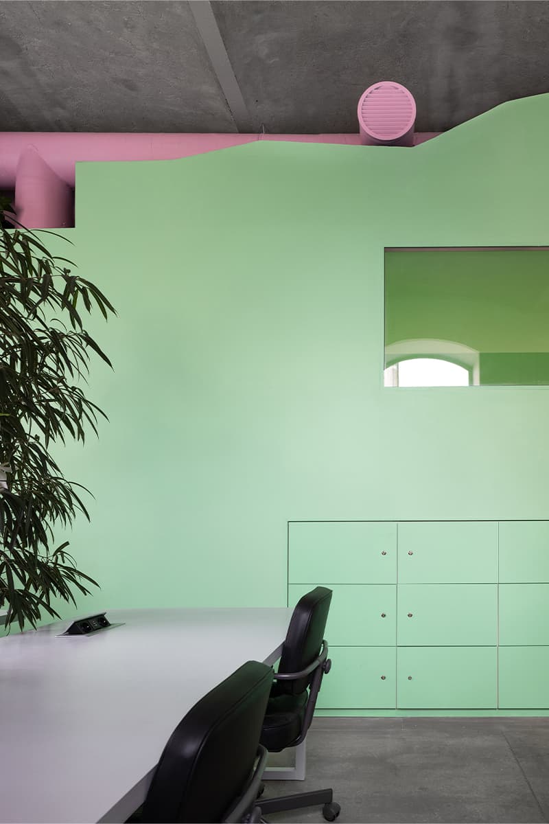 Свежий интерьер офиса для креативного агентства – проект бюро СХЕМА