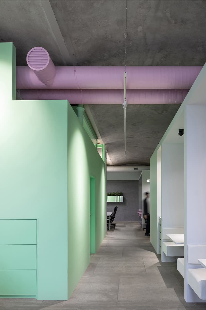 Свежий интерьер офиса для креативного агентства – проект бюро СХЕМА