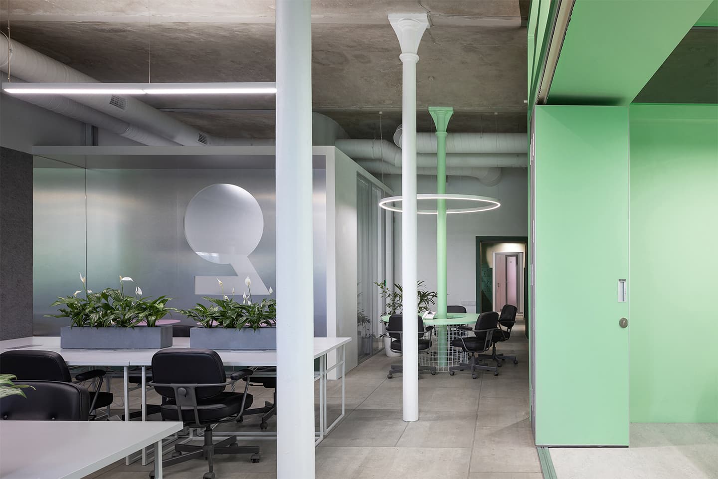 Свежий интерьер офиса для креативного агентства – проект бюро СХЕМА