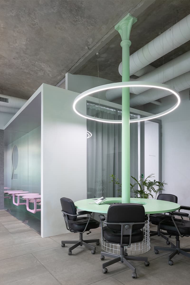Свежий интерьер офиса для креативного агентства – проект бюро СХЕМА