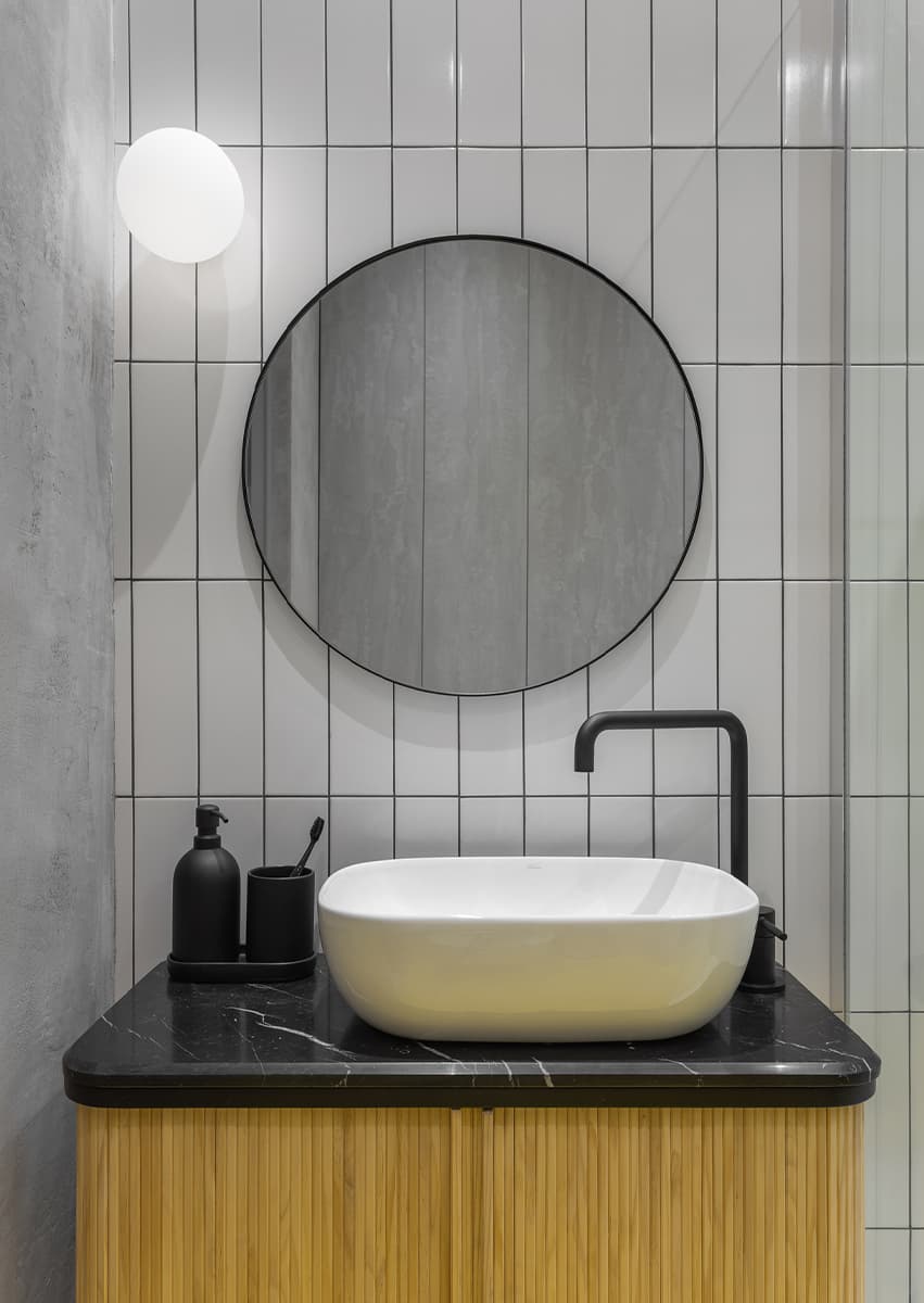 Тропический интерьер с анималистическими деталями и ремесленным декором – проект Ирины Шевченко