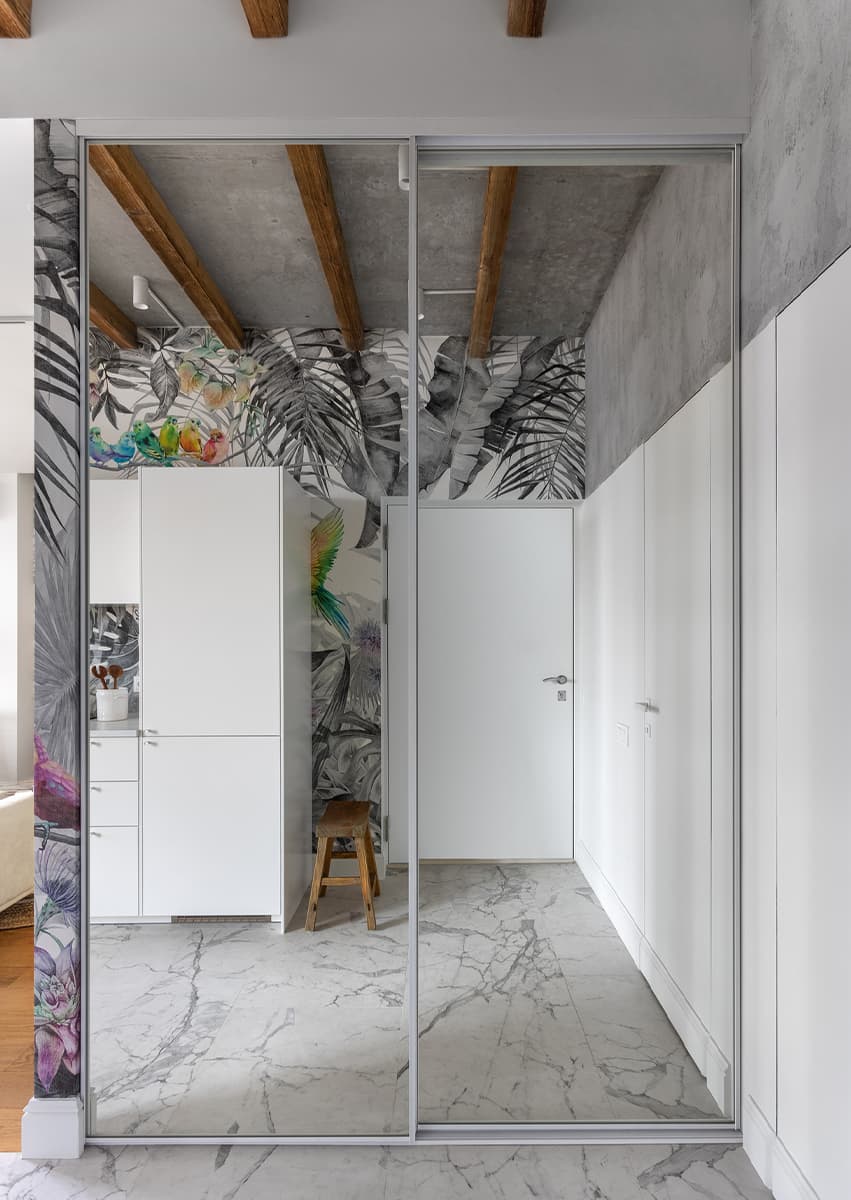 Тропический интерьер с анималистическими деталями и ремесленным декором – проект Ирины Шевченко