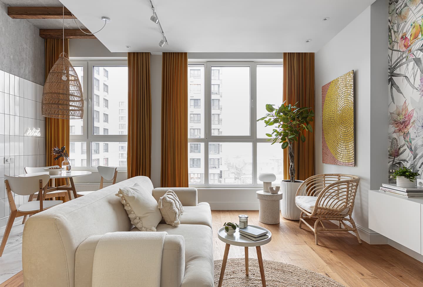 Тропический интерьер с анималистическими деталями и ремесленным декором – проект Ирины Шевченко