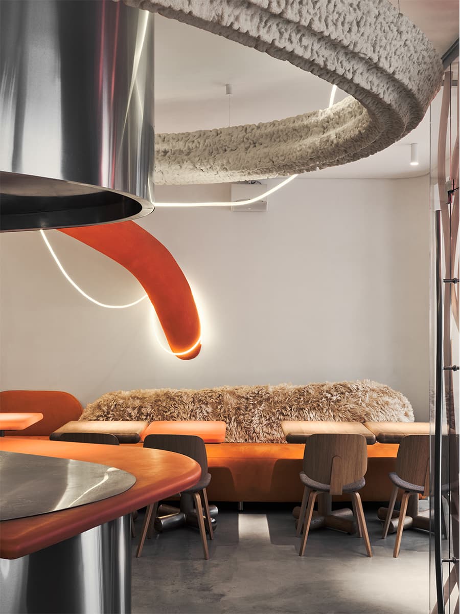 Провокационный интерьер рыбного ресторана – проект DA bureau