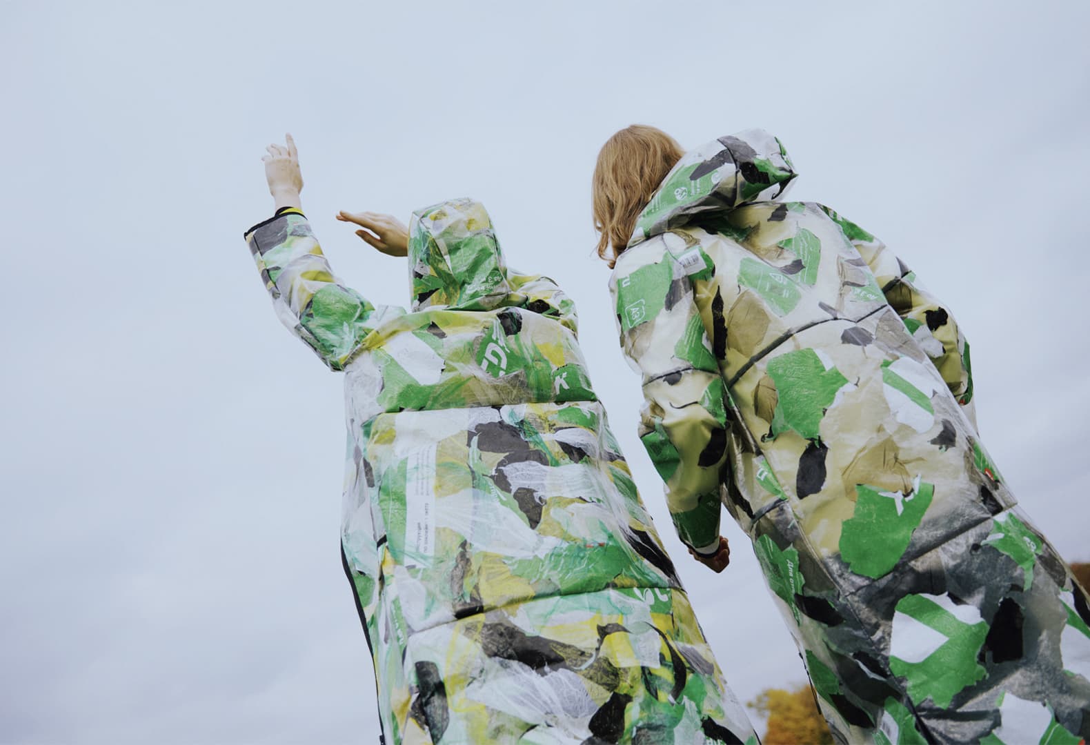 Дождевики из курьерских пакетов для компании «СДЭК». Фото: 99recycle