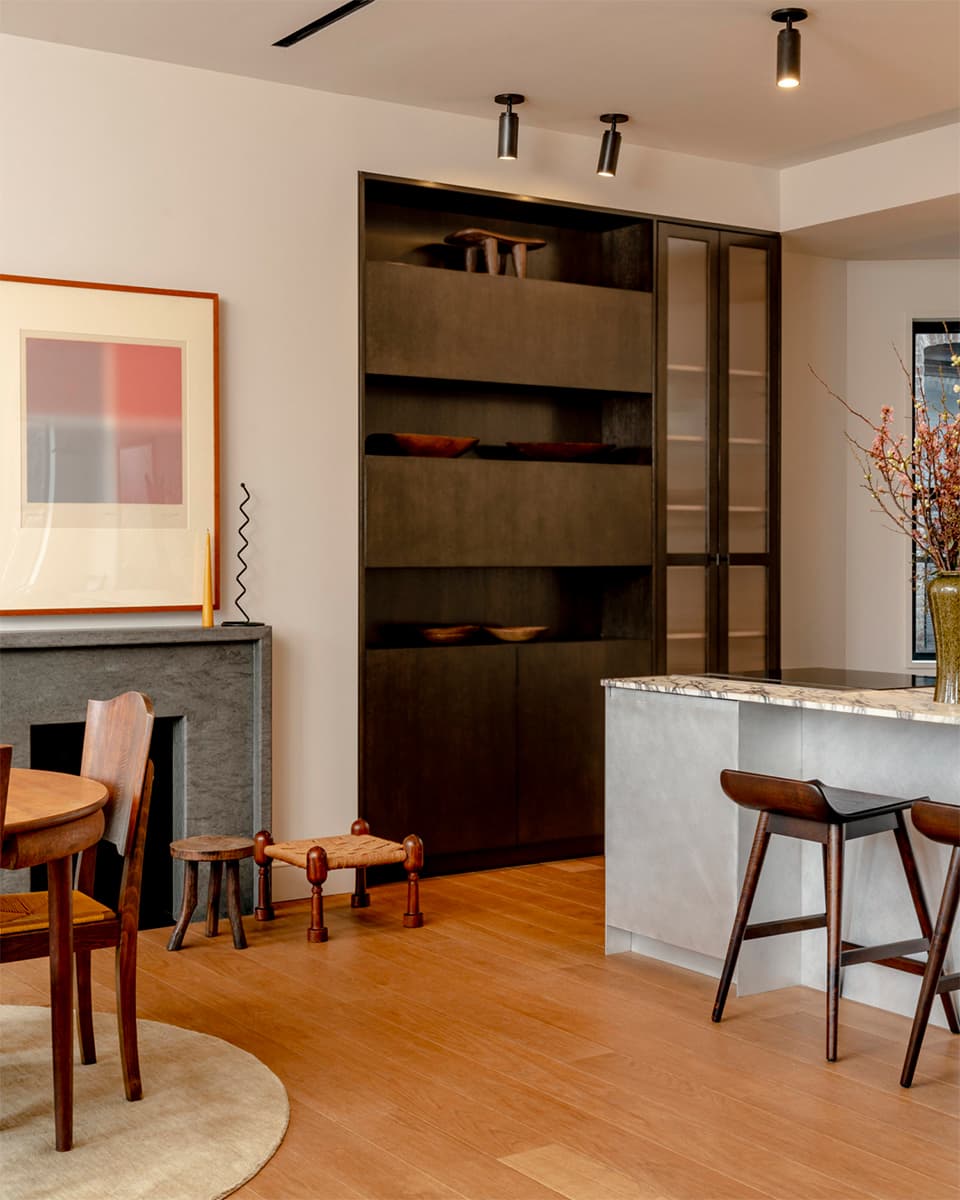 Из 1960-х в наши дни: мягкое преображение нью-йоркских апартаментов – проект Сельмы Аккари и Равана Мукаддаса