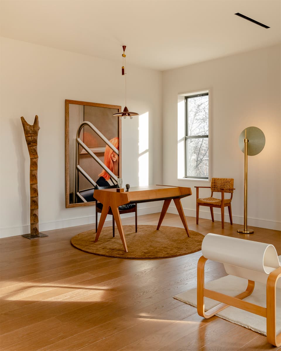 Из 1960-х в наши дни: мягкое преображение нью-йоркских апартаментов – проект Сельмы Аккари и Равана Мукаддаса