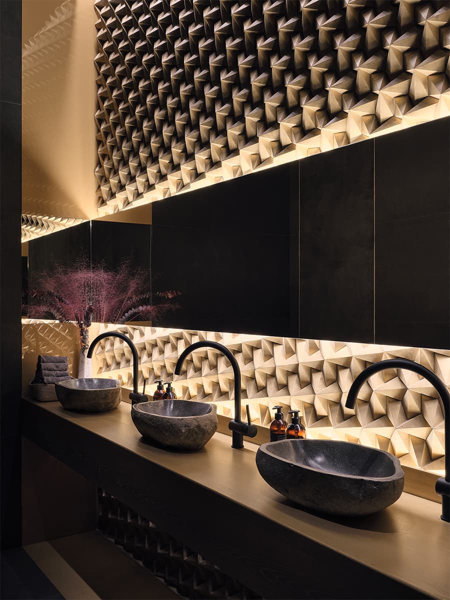 Пятьдесят текстур и покрытий в драматичном интерьере бара-ресторана – проект бюро Ideologist+ Architects и Юсуке Такахаси