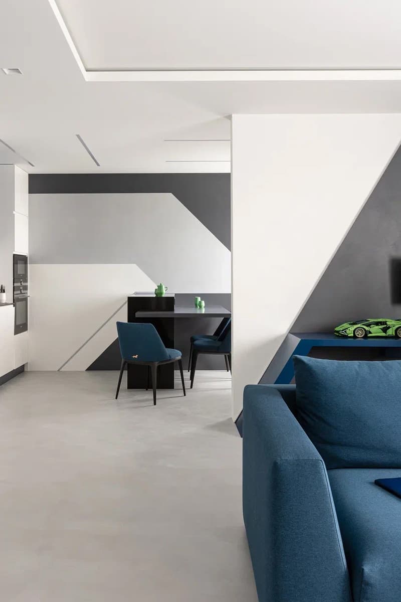 Глубокие серо-синие оттенки в интерьере квартиры для холостяка – проект студии IQHouse