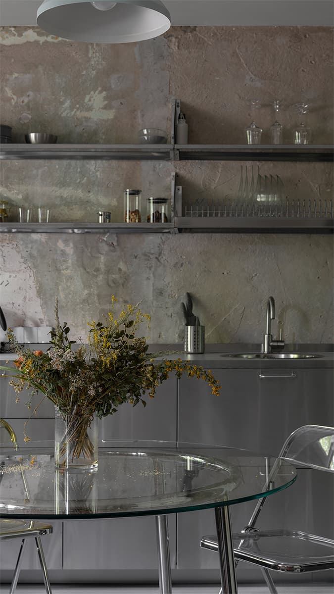 Советская плитка и бетонные стены в интерьере московской квартиры – проект Тихой Студии