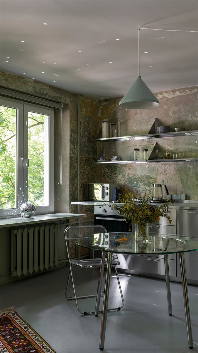 Советская плитка и бетонные стены в интерьере московской квартиры – проект Тихой Студии