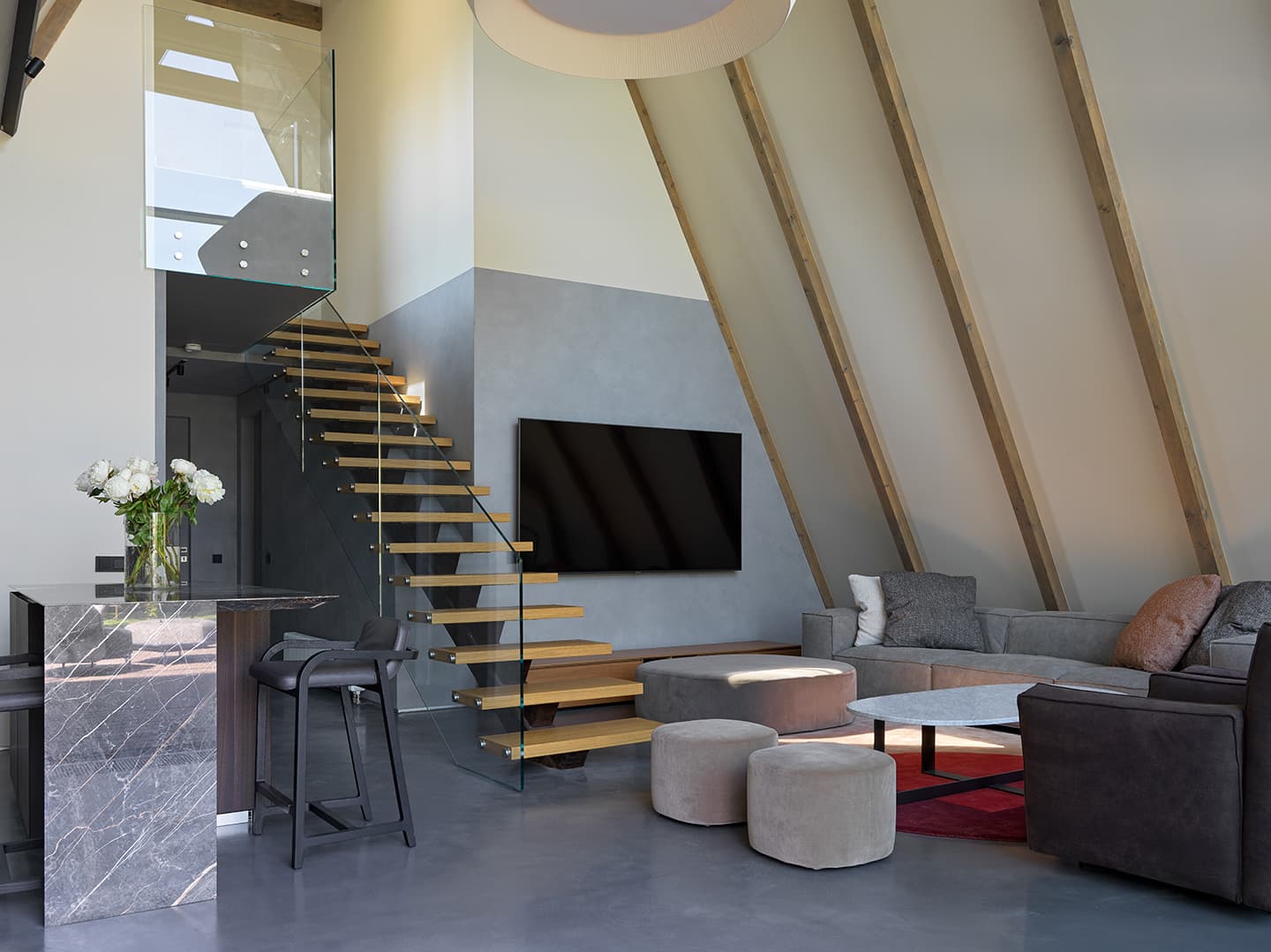 Лаконичность визуальных высказываний в интерьере загородного дома – проект архитектурного бюро Hôtel Richesse