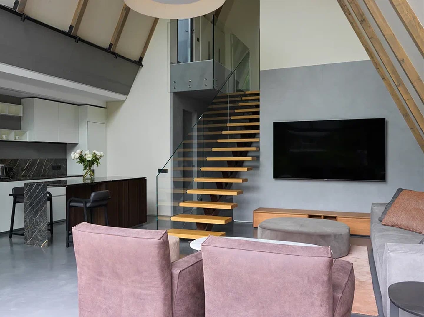 Лаконичность визуальных высказываний в интерьере загородного дома – проект архитектурного бюро Hôtel Richesse