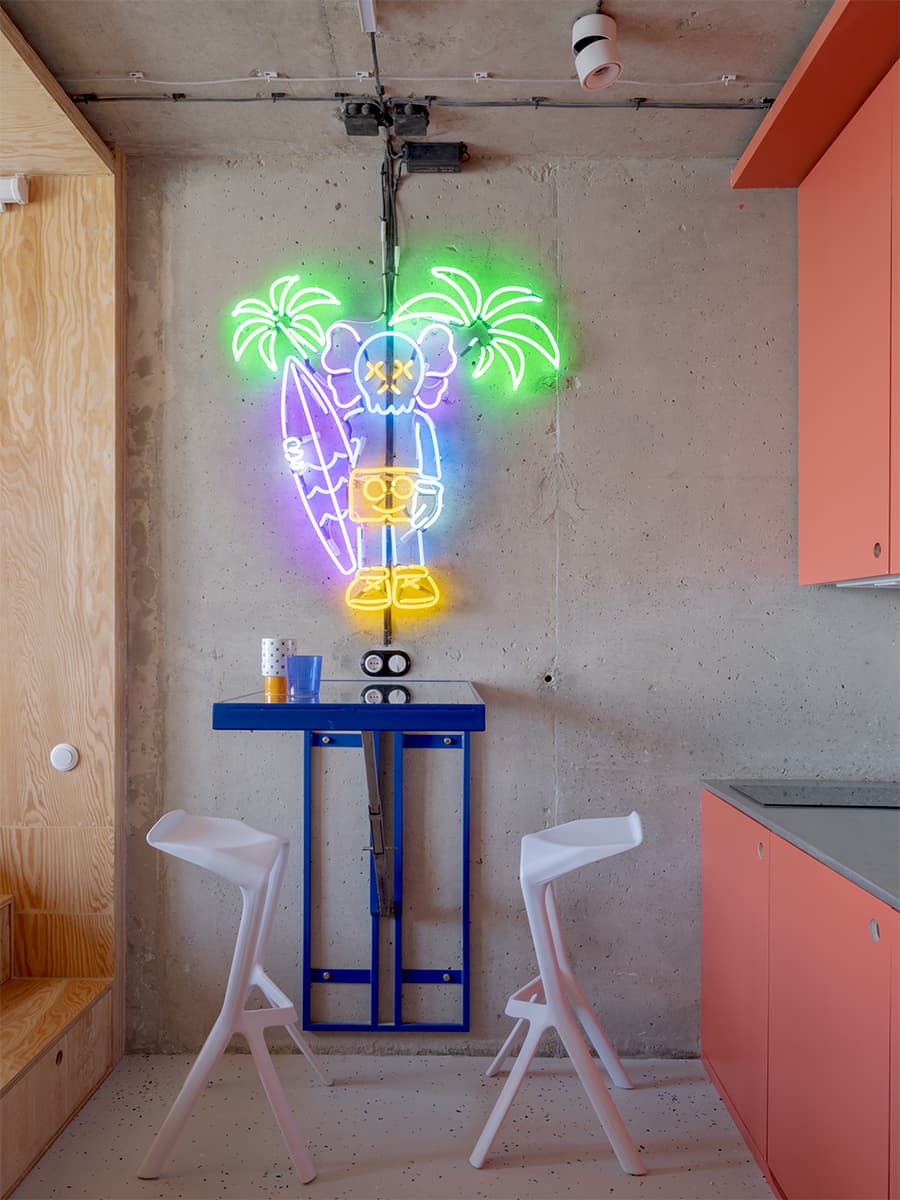 Молодежный интерьер апартаментов для сдачи в аренду — проект Юрия Луценко