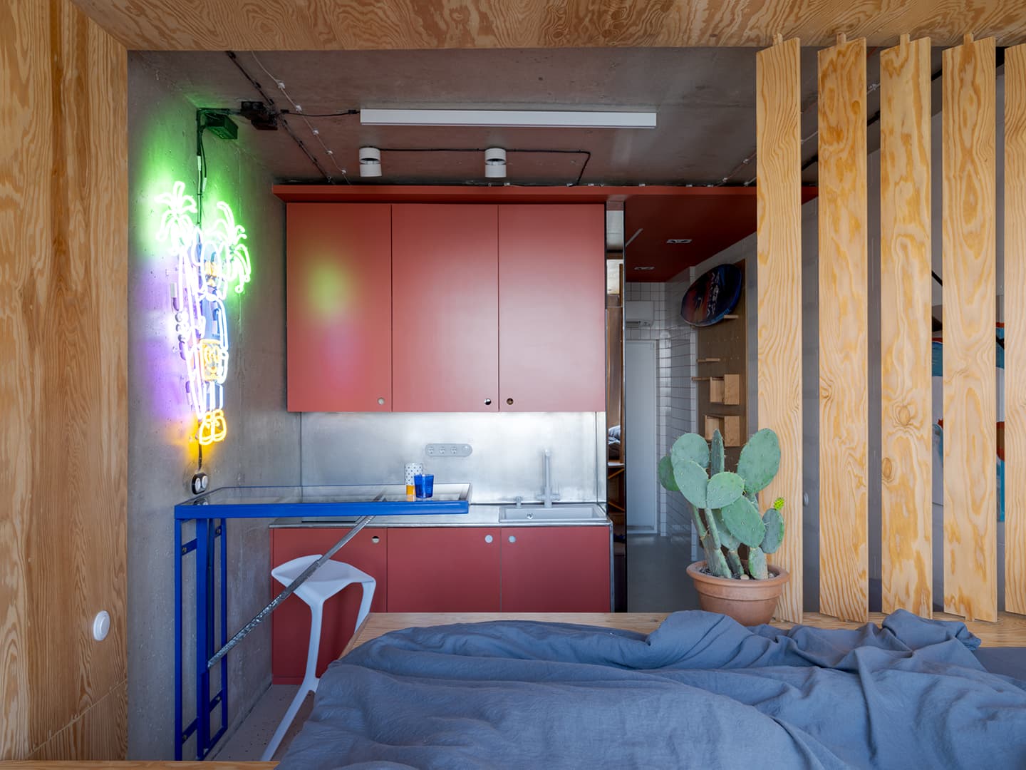 Молодежный интерьер апартаментов для сдачи в аренду — проект Юрия Луценко