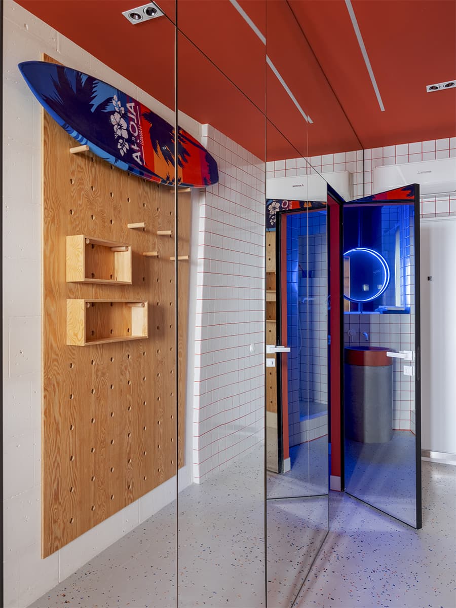 Молодежный интерьер апартаментов для сдачи в аренду — проект Юрия Луценко