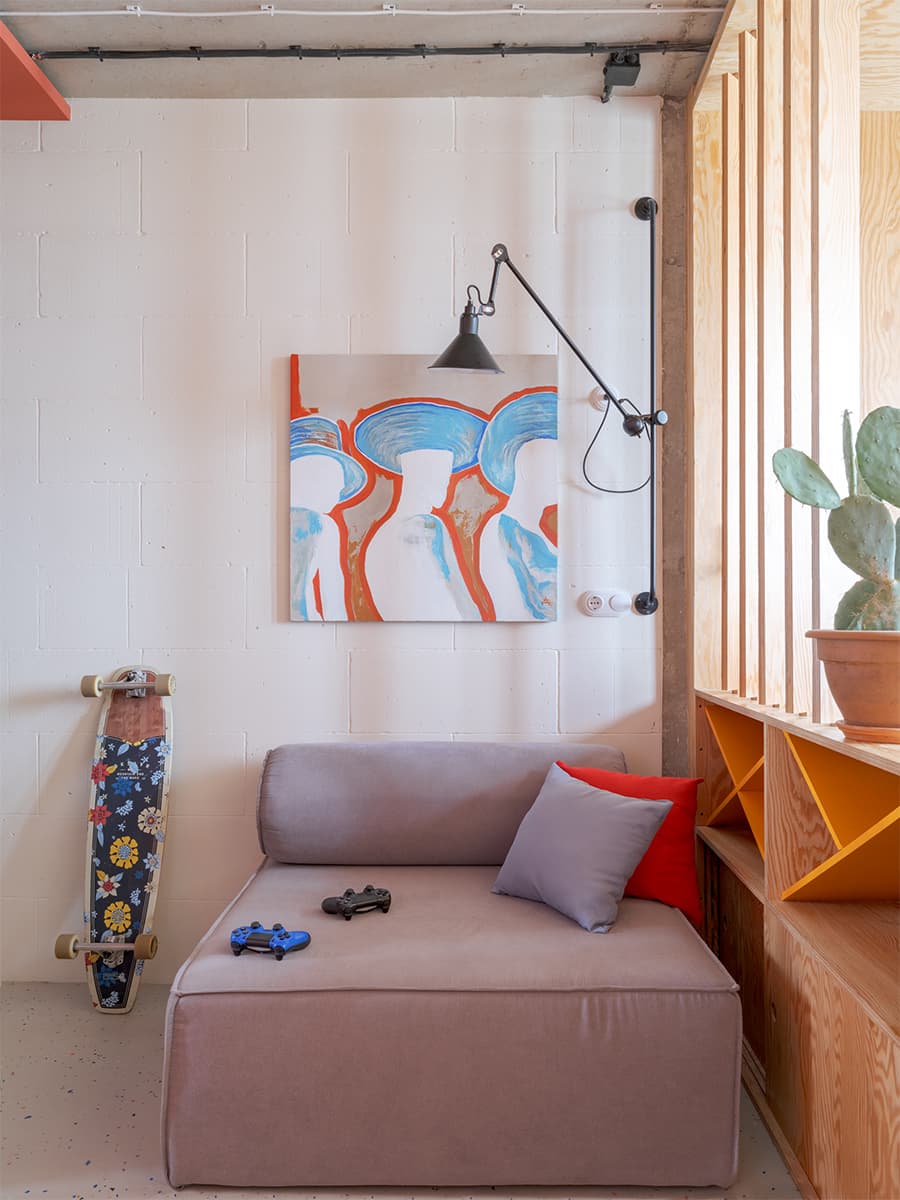 Молодежный интерьер апартаментов для сдачи в аренду — проект Юрия Луценко