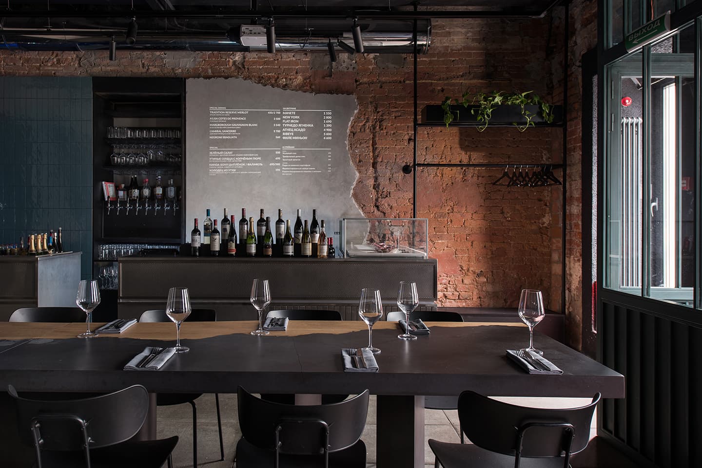 Брутальный интерьер мясного ресторана в центре Москвы – проект PAUM Design