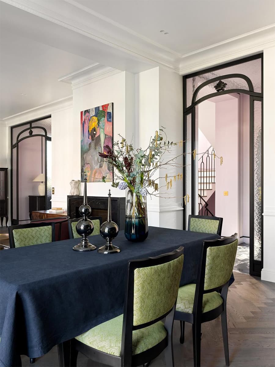 Новое прочтение классического стиля в интерьере семейного дома – проект бюро Kate Hominess