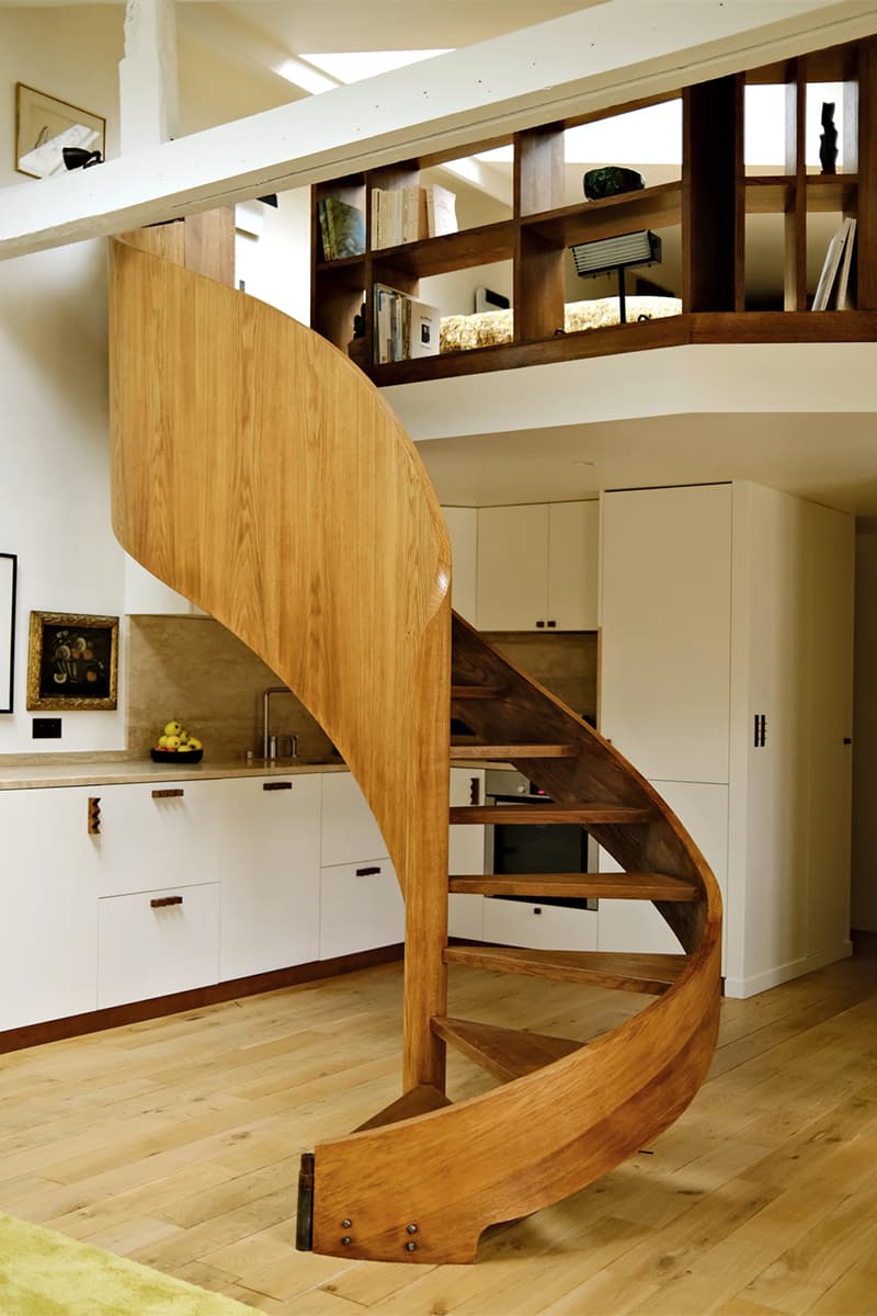 Драматичные акценты и модернистские отсылки в интерьере парижской квартиры – проект студии Hauvette & Madani