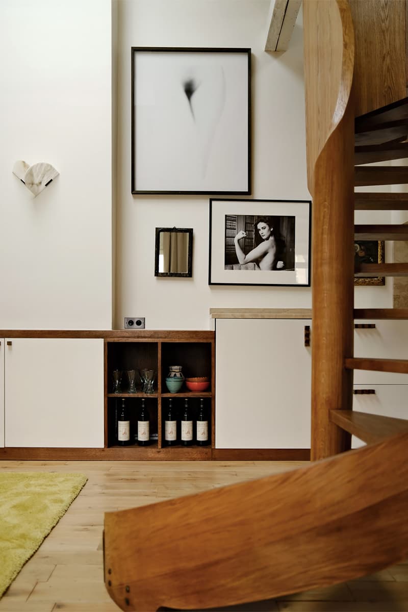 Драматичные акценты и модернистские отсылки в интерьере парижской квартиры – проект студии Hauvette & Madani